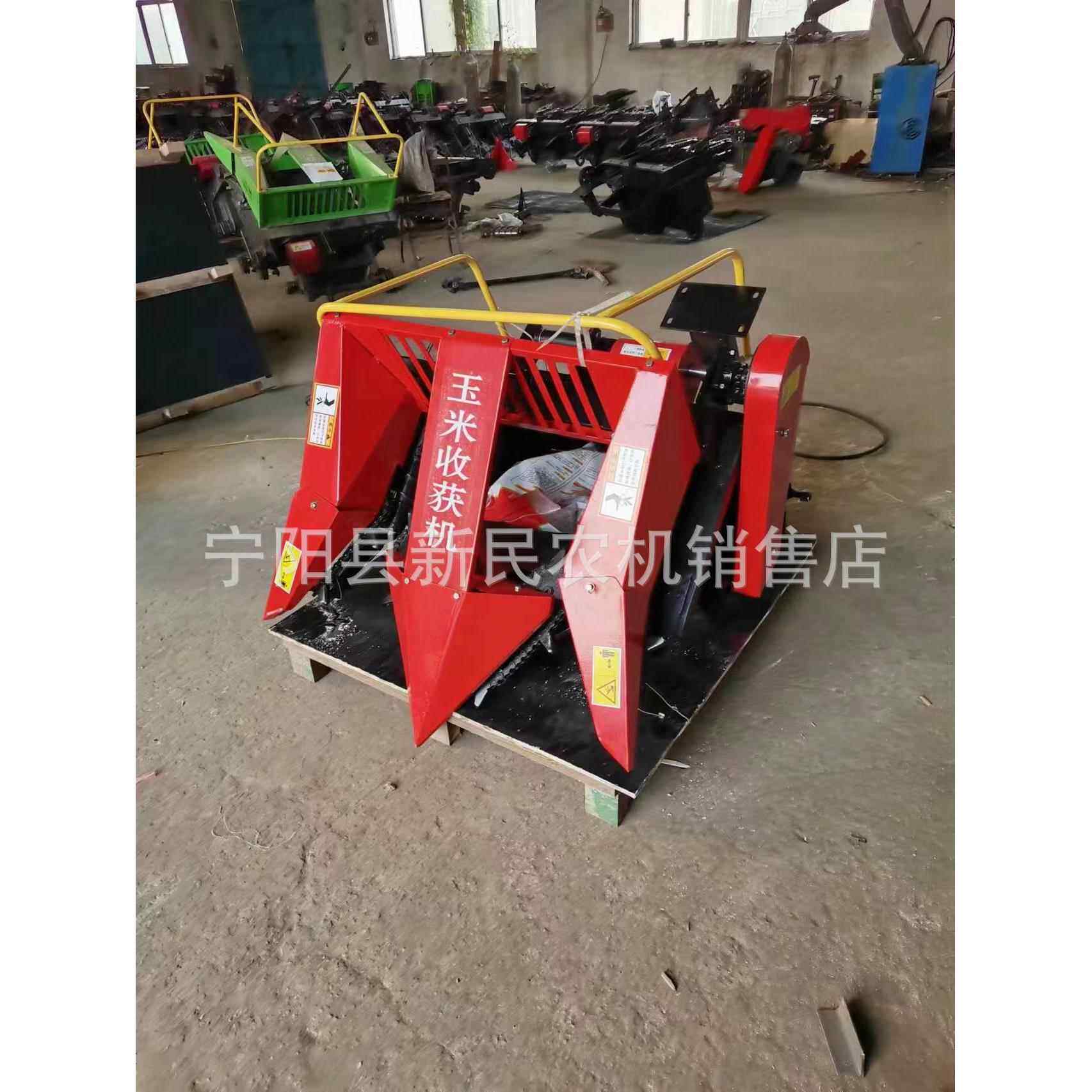 玉米收获机两行玉米收割割台四轮车前置安装简单有操作视频