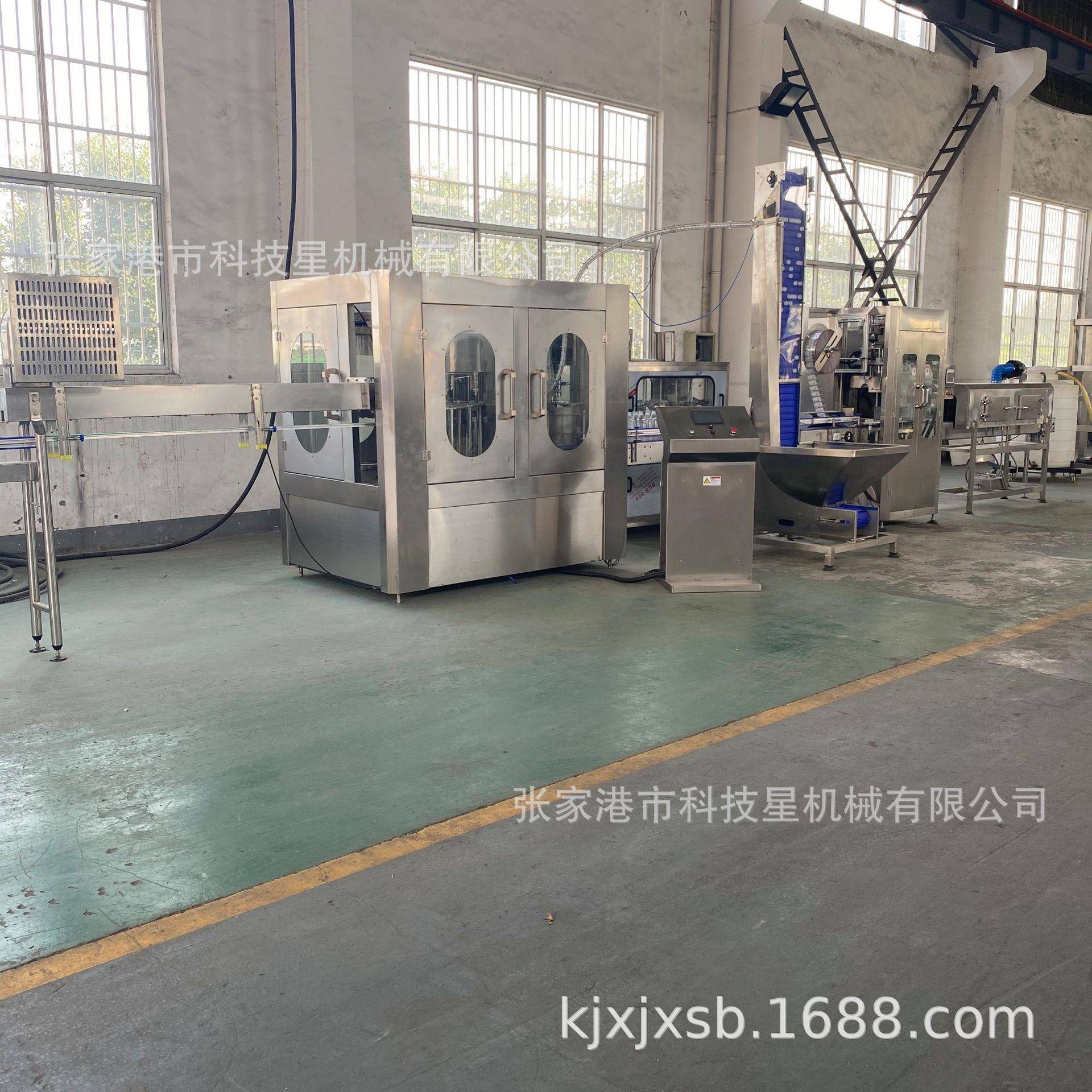 清洗灌装旋盖3合1一体小瓶装矿泉水纯净水液体灌装机8-8-3
