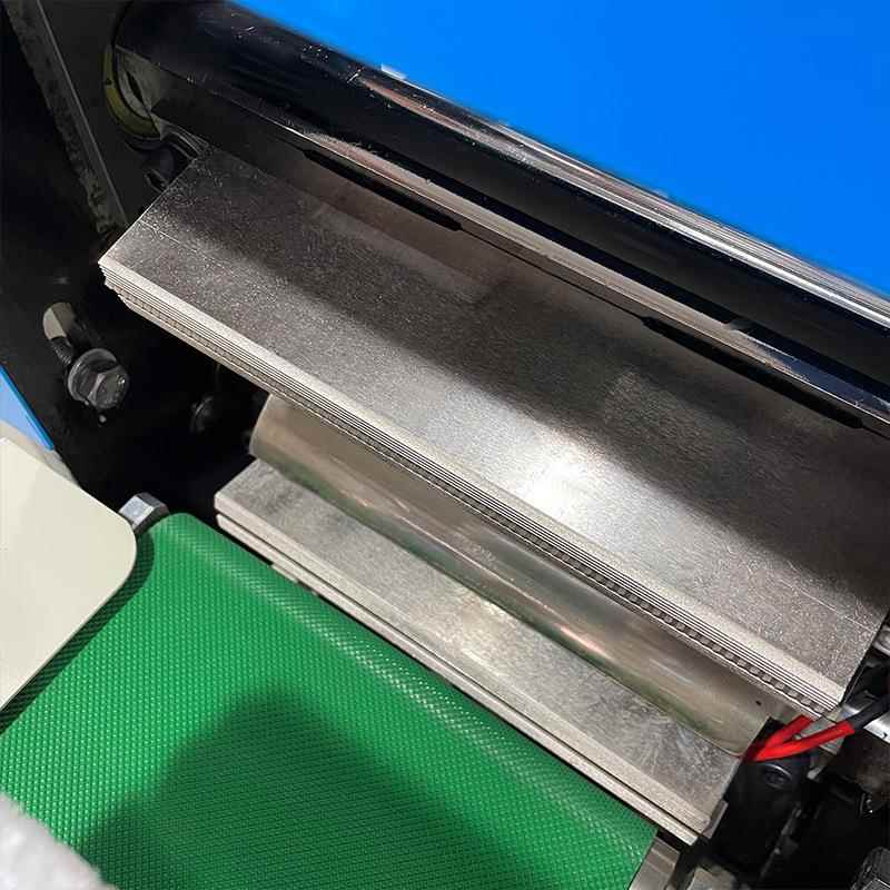 温州枣夹膜99装核桃皮泥枕式包机电源线包装机上走伺服香皂橡包装