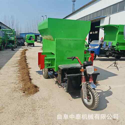 养牛场出牛方便均匀撒草草车 舍牧区饲料喂料机车载进搅拌JZL抛料