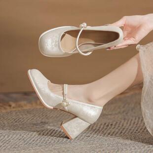 春季女士浅口粗跟单鞋旗袍配的鞋子白色高跟鞋女2026新款玛丽珍