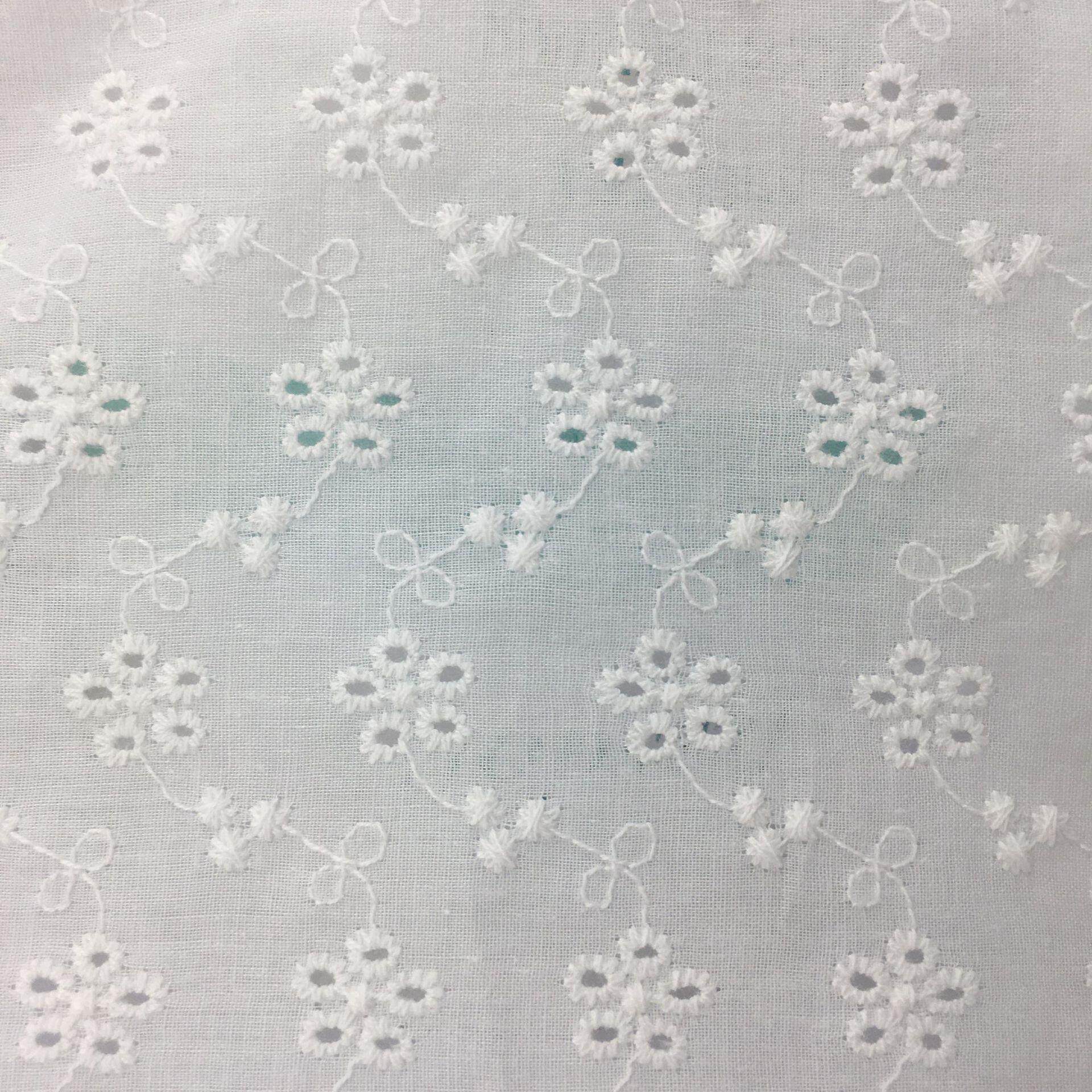 新款直销 棉布大机打孔绣花面料白色小花朵花型9088棉布绣花面料