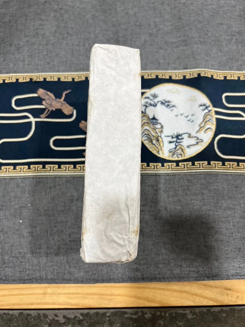 2012年冰島老寨黃金葉磚 500克一磚 頭春古樹老茶 普洱茶 BUASHOP普洱老茶