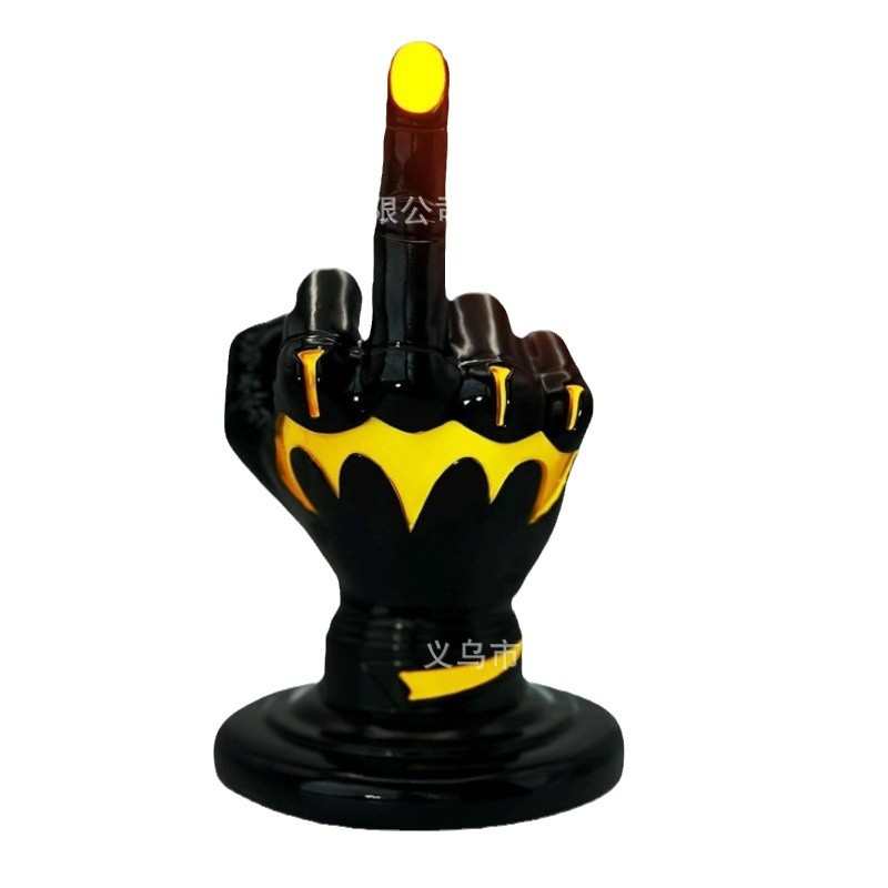 现货Middle finger statue with LED light 中指雕像树脂摆件