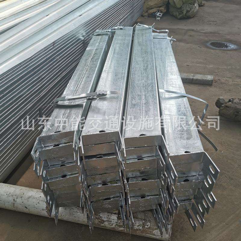波形护栏板端头配件锌钢护栏高速二波公路防护栏板配件热镀锌护栏图片