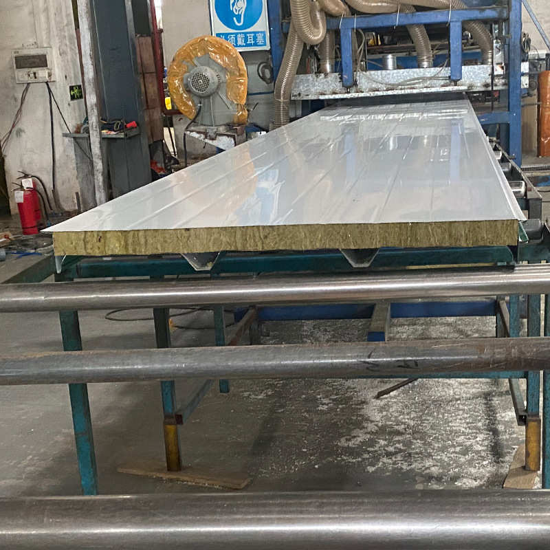 佛山岩棉瓦彩钢夹芯瓦 厂房屋顶隔热保温岩棉瓦邮政绿夹芯彩钢瓦