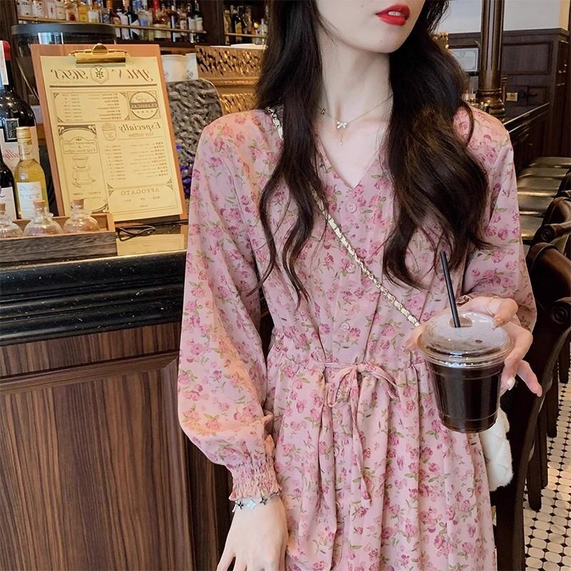 欧洲站春装女2026年新款女法式高级感收腰过膝长袖粉色碎花洋装