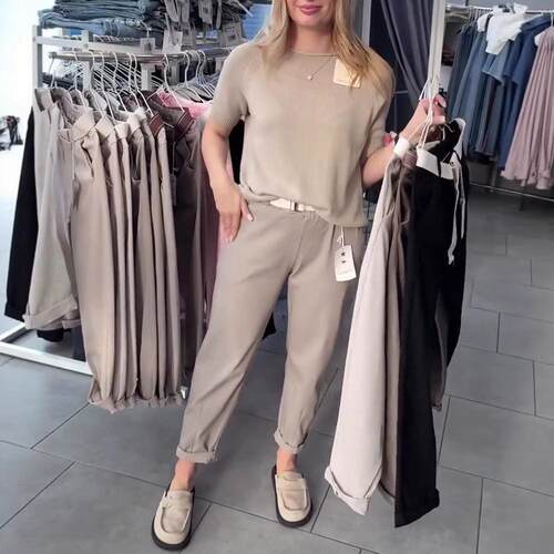 Nine point slimming mid waist small leg pants