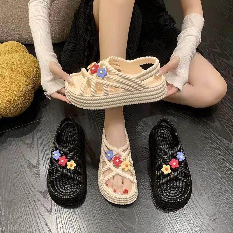 适合夏天穿的鞋子女凉鞋夏季可爱花朵防滑厚底海边沙滩凉拖鞋外穿