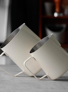 不锈钢乳白色尖嘴拉花杯带刻度量杯咖啡600ml拉花缸打奶泡杯加厚