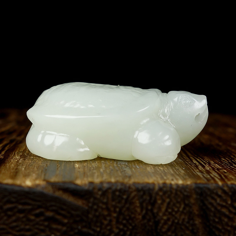 一元起拍保真新疆和田玉羊脂白白玉细料苏工巧雕乌龟吊坠24.00g