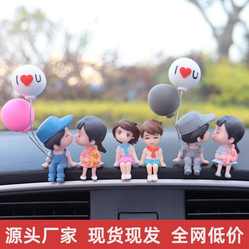 网红汽车摆件车内装饰品可爱亲嘴情侣娃娃车载小摆件厂家直销