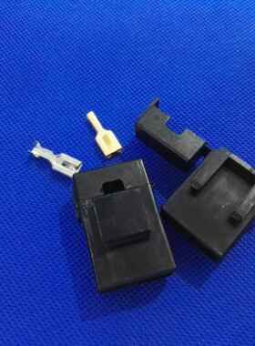 BX2017 FUSH黑色打火机保险盒 插片式保险丝座配250插簧端子