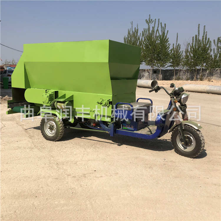 5饲养牛羊自动料车档位机上料撒喂料草料电动养殖场投调立方料车