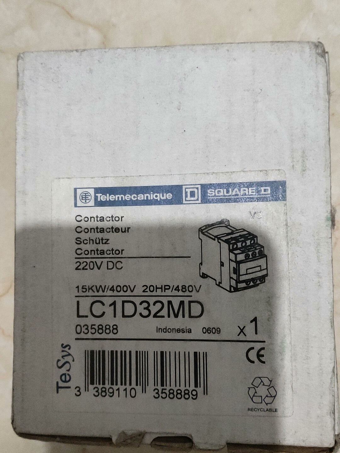 施耐德接触器  LC1D32MD  220VDC  1只，2