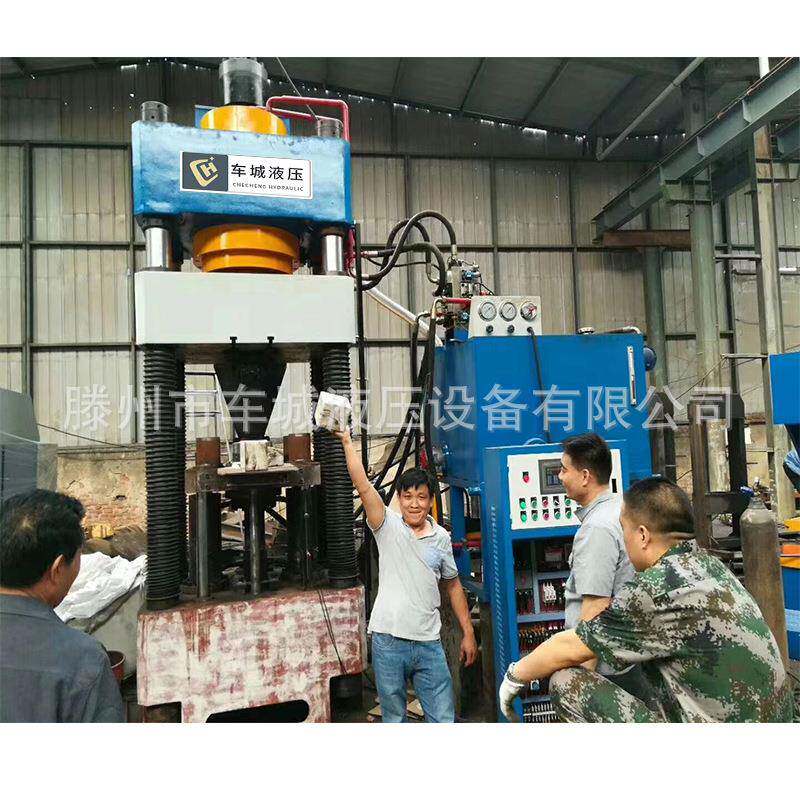 一模双出630吨盐砖液压机自动出5公斤牛羊盐砖机630吨牛羊盐砖机