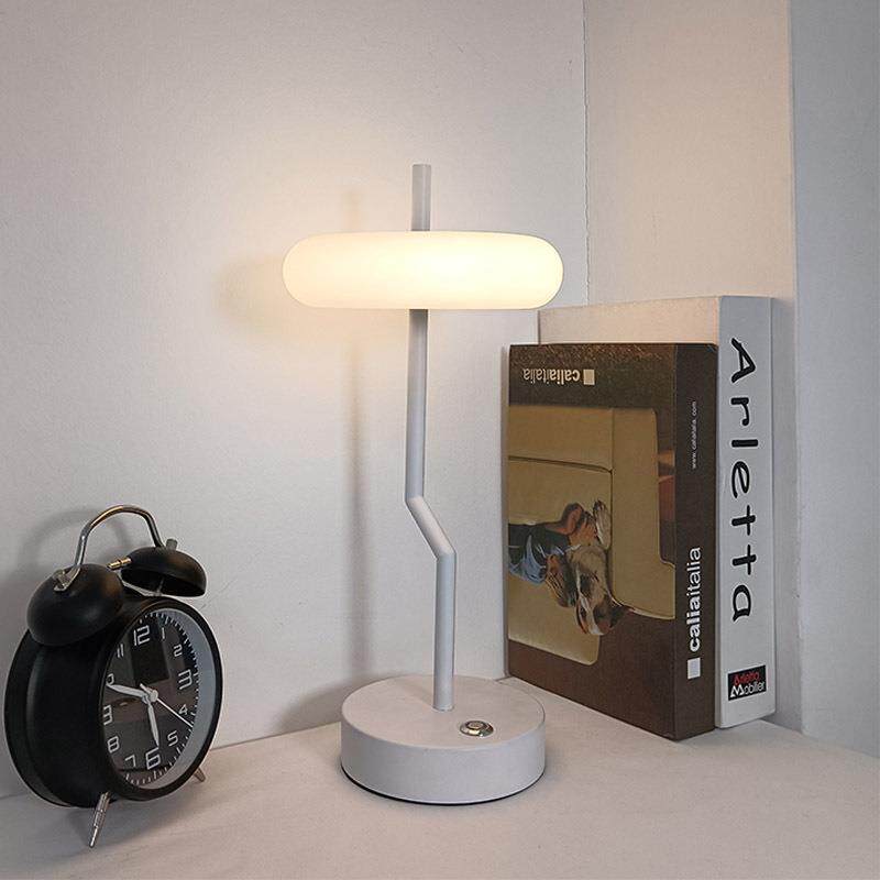 亚马逊新款复古简约美式跨境LED充电暖光氛围酒吧现代装饰台灯