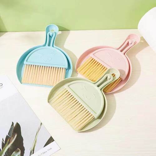 Creative Mini Desktop Cleaning Set: Includes a small househo