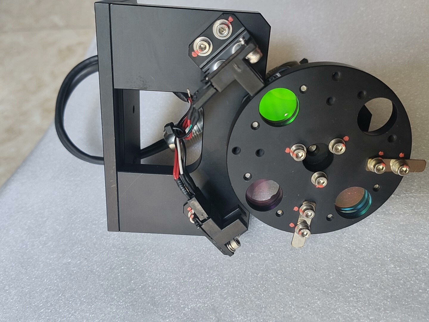 进口激光器电动转盘滤光镜片有三个波段为355/532/106