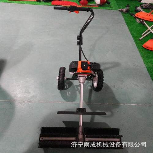 山东生产手扶式梳草机推式冲手砂刷草机yc-0211人草坪梳草机造图