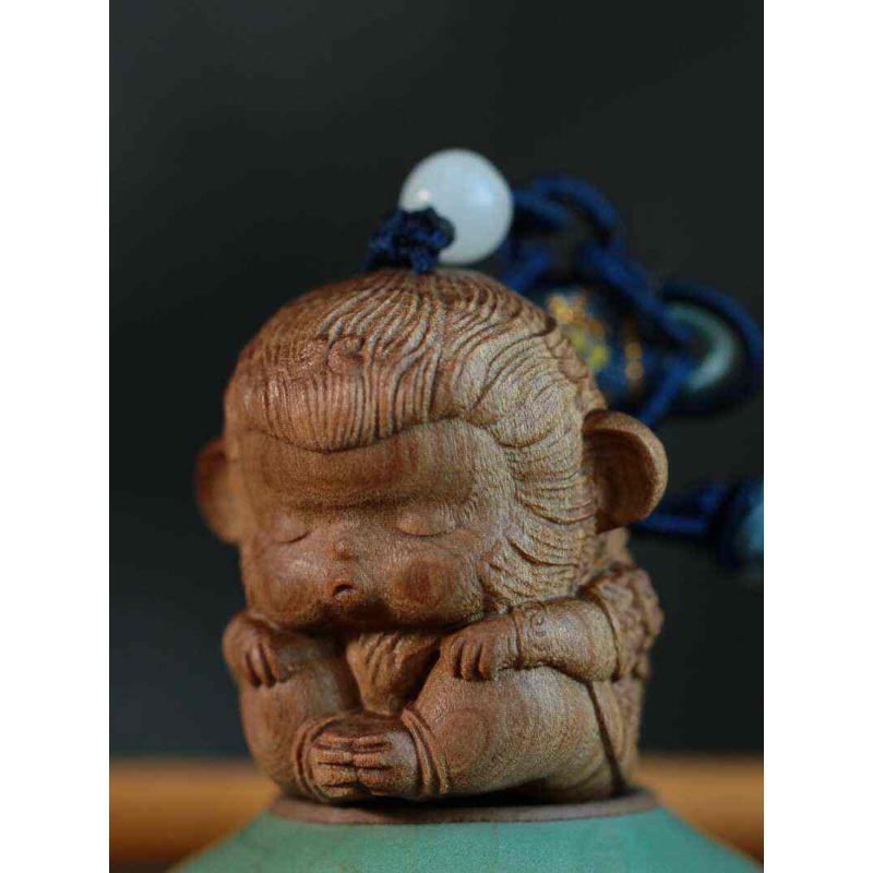 澳洲檀香木孙悟空手把件实木文玩随身盘玩木雕工艺品汽车钥匙挂件