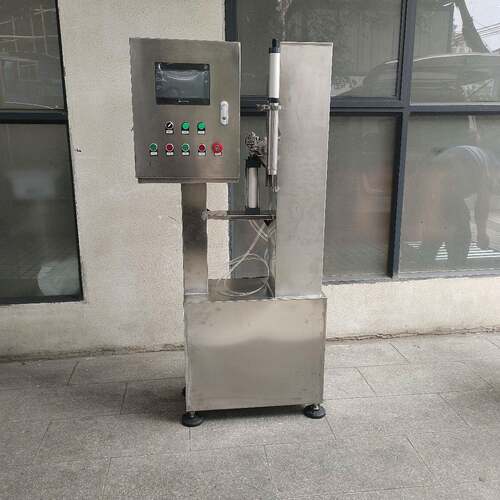 广州灌装机厂家销售多种不同规格型号灌装设备自流式液体灌装机