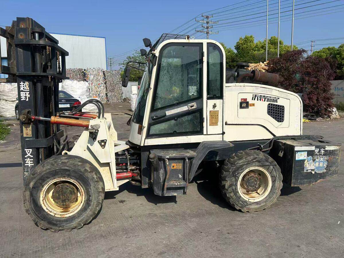 5月14日扬州(委托)资产处置沃特越野叉车一台,载重3.5吨,起升3节4.5米,2020年1500小时,正常使用网络拍卖公告