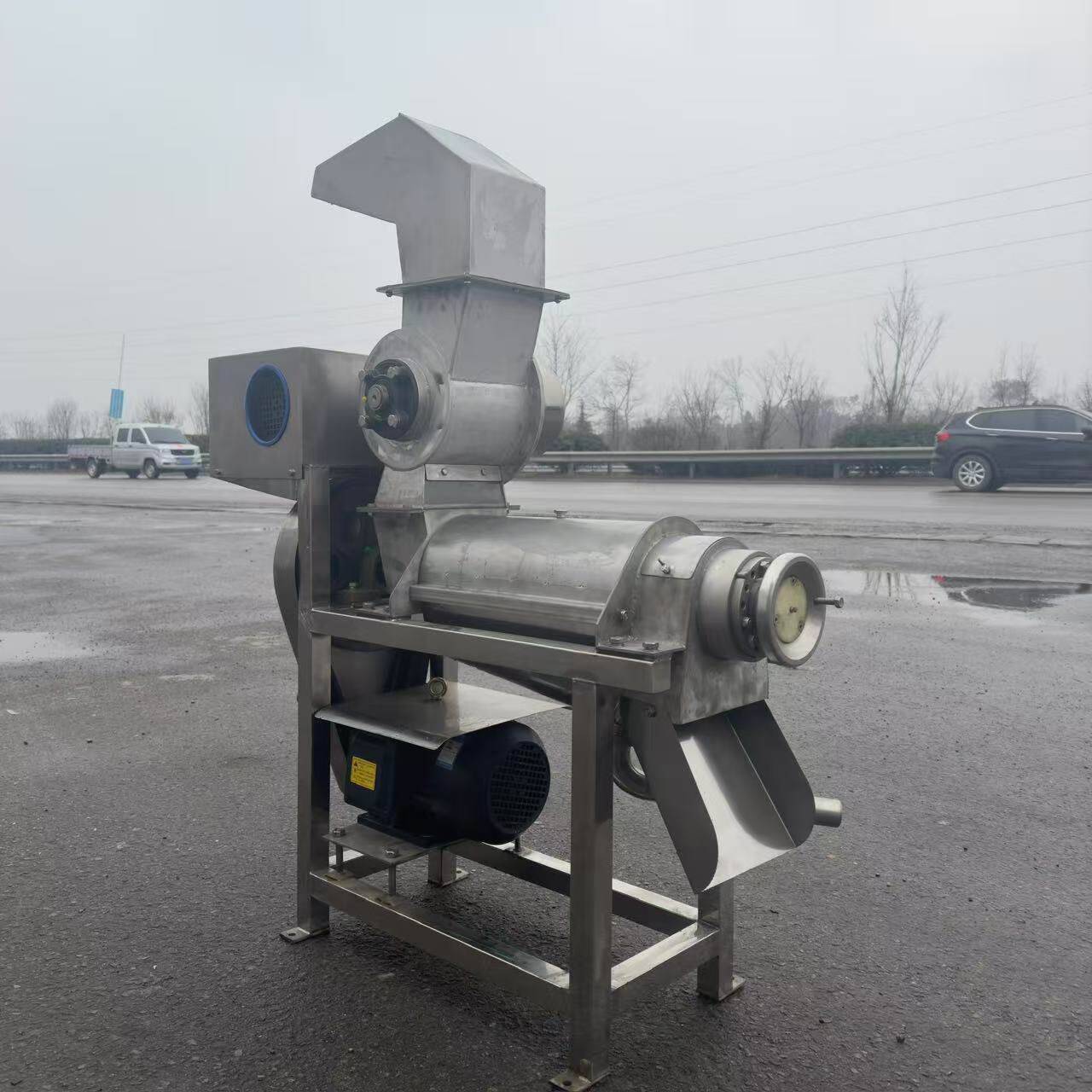 仙人掌浆渣汁分离机 大型果汁饮料破碎榨汁机 生姜螺旋打汁机厂家