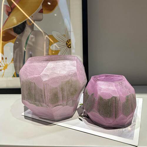 高级感异形粉色磨刻花瓶餐桌办公室创意摆件样板间插花器高级装饰