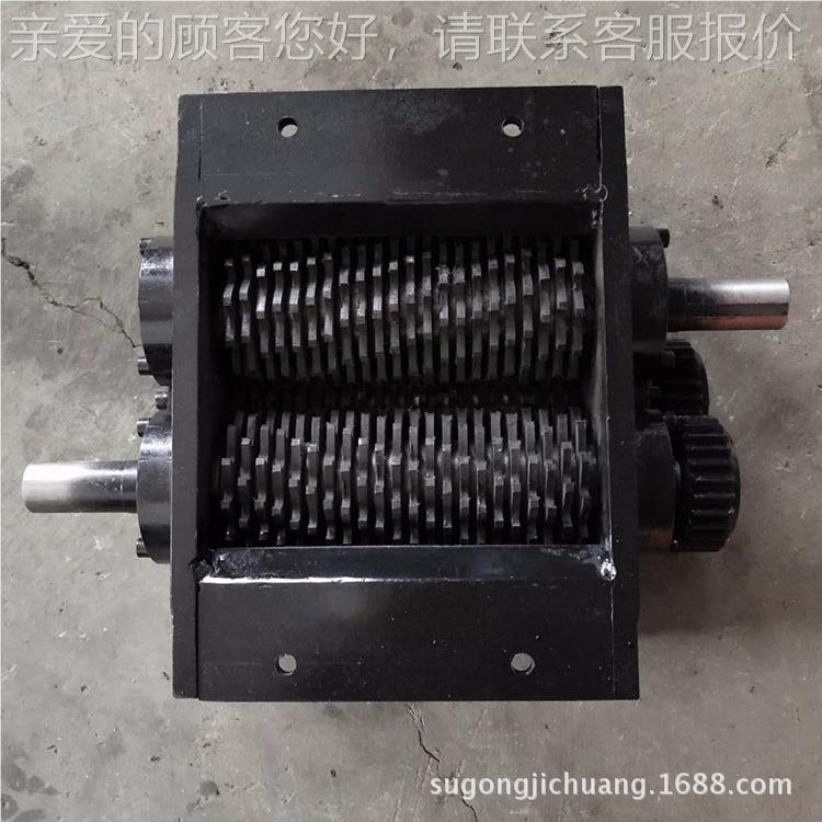 厂家直销粉材碎箱体 轴金机属破碎双机主机箱 木树枝粉定制碎机