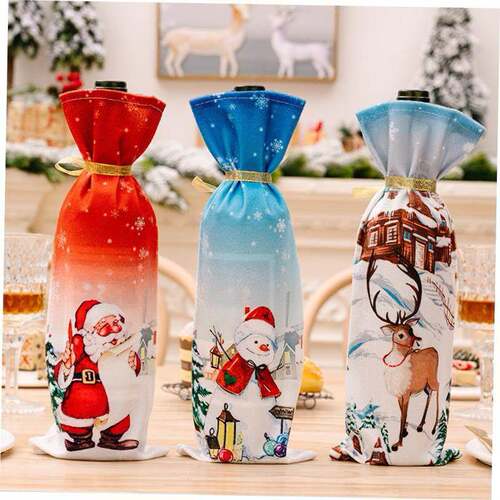 Decorated wine bottle covers for Christmas 圣诞酒瓶套