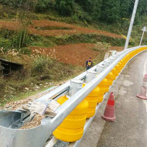 滚筒式旋转桶护栏道路桥梁旋转桶护栏EVA防撞桶护栏