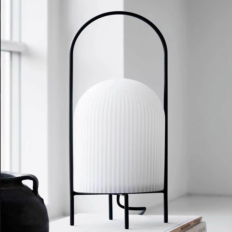 玻璃创意北欧简约台灯ins设计师卧室床头灯铁艺装饰轻奢高级台灯