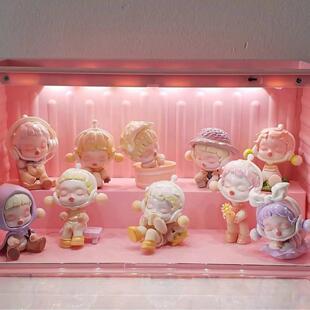 奶油色带灯盲盒收纳盒感应阶梯手办展示陈列架积木摆件置物柜