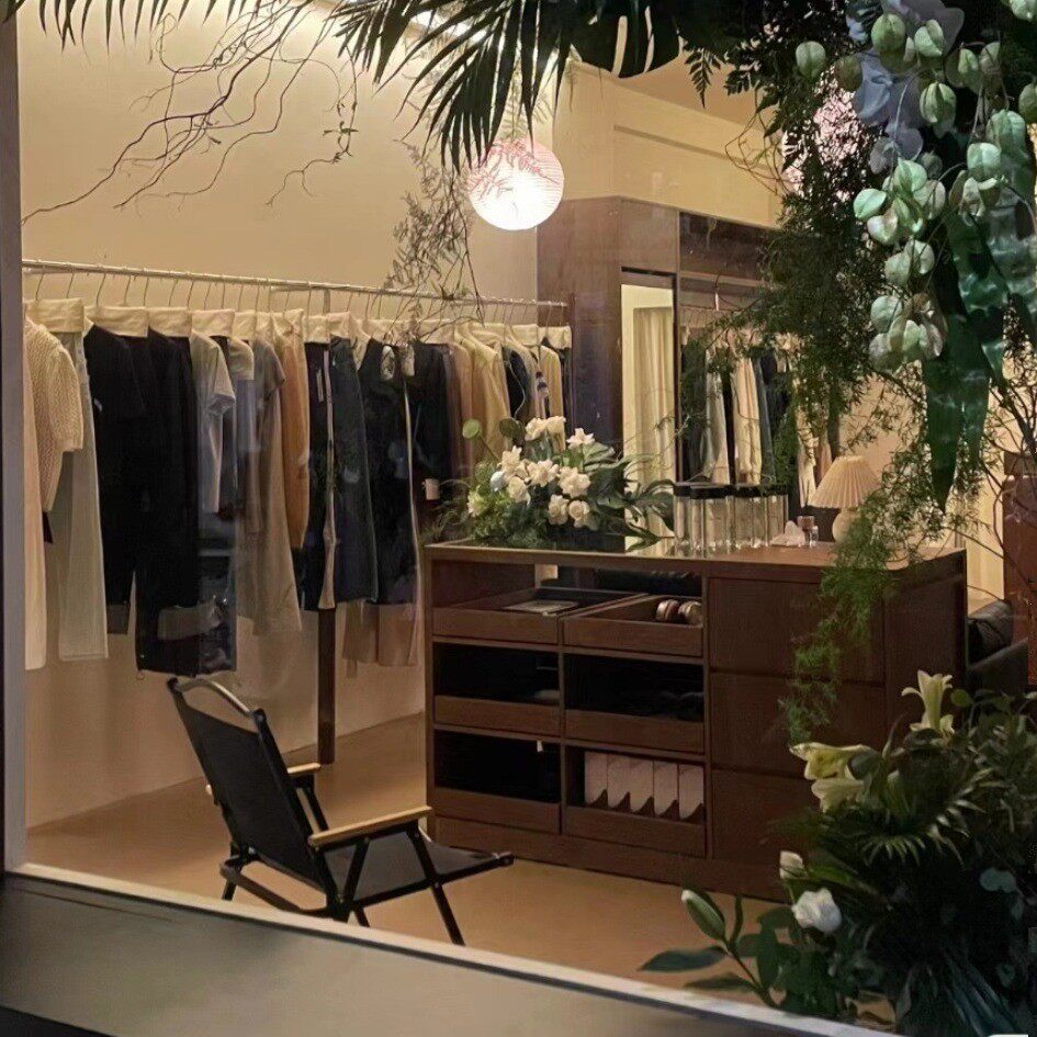 服装中岛店中岛台柜展示台装饰柜展台陈台展示桌柜边鞋店列中岛流