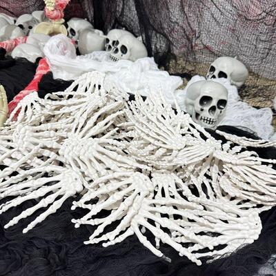 Halloween skeletal handkerchiefs, hand-hands with small acce