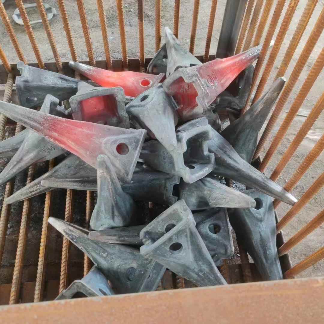 CAT320挖掘机锻打斗齿1U3352RC 1U3352RC 1U3352RE生产厂家6公斤