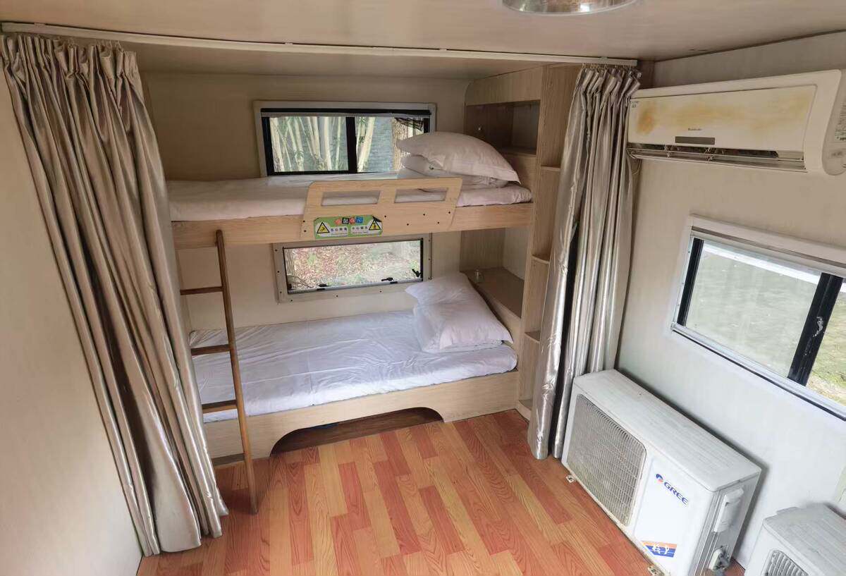 5月2日芜湖9.2米大型双轴营地拖挂房车家具家电配置齐全仅供场地使用网络拍卖公告