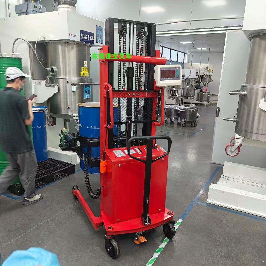 半电动液压油桶升降翻转倒料车带秤称重塑胶圆铁桶倒油堆高装卸车