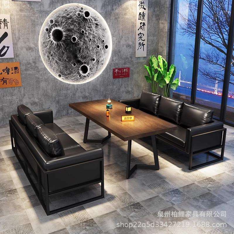 露营风酒吧实木桌椅清吧工业风卡座沙发烧烤店咖啡厅小酒馆沙发