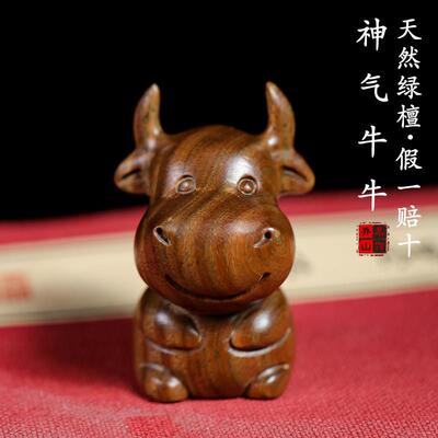 新款天然绿檀木勇敢的小牛手把件神气牛生肖礼物装饰桌面文玩摆件