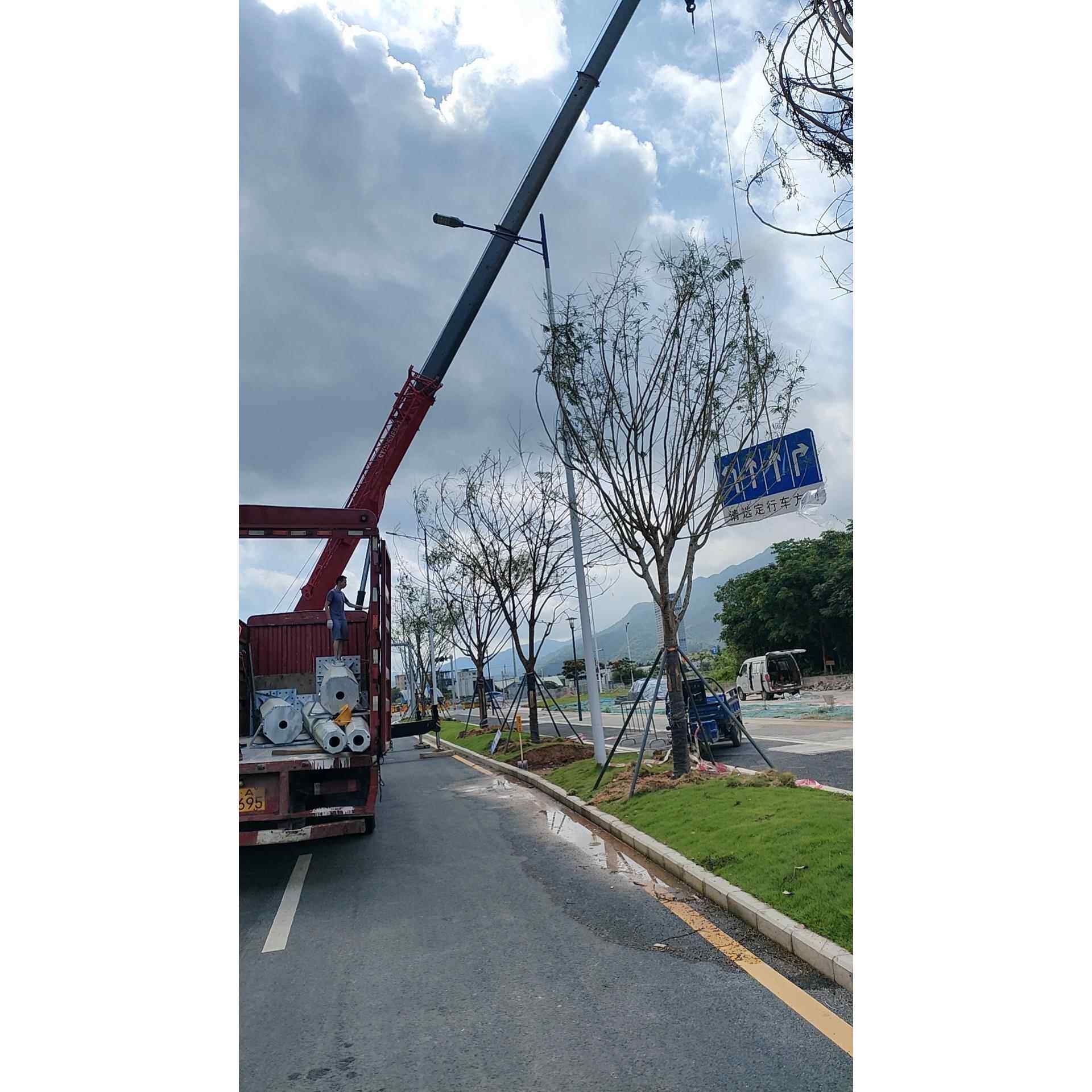 粤盾杆件厂家 镀锌钢管 黑管镀锌 F杆L杆 圆杆八角杆 交通立柱/杆