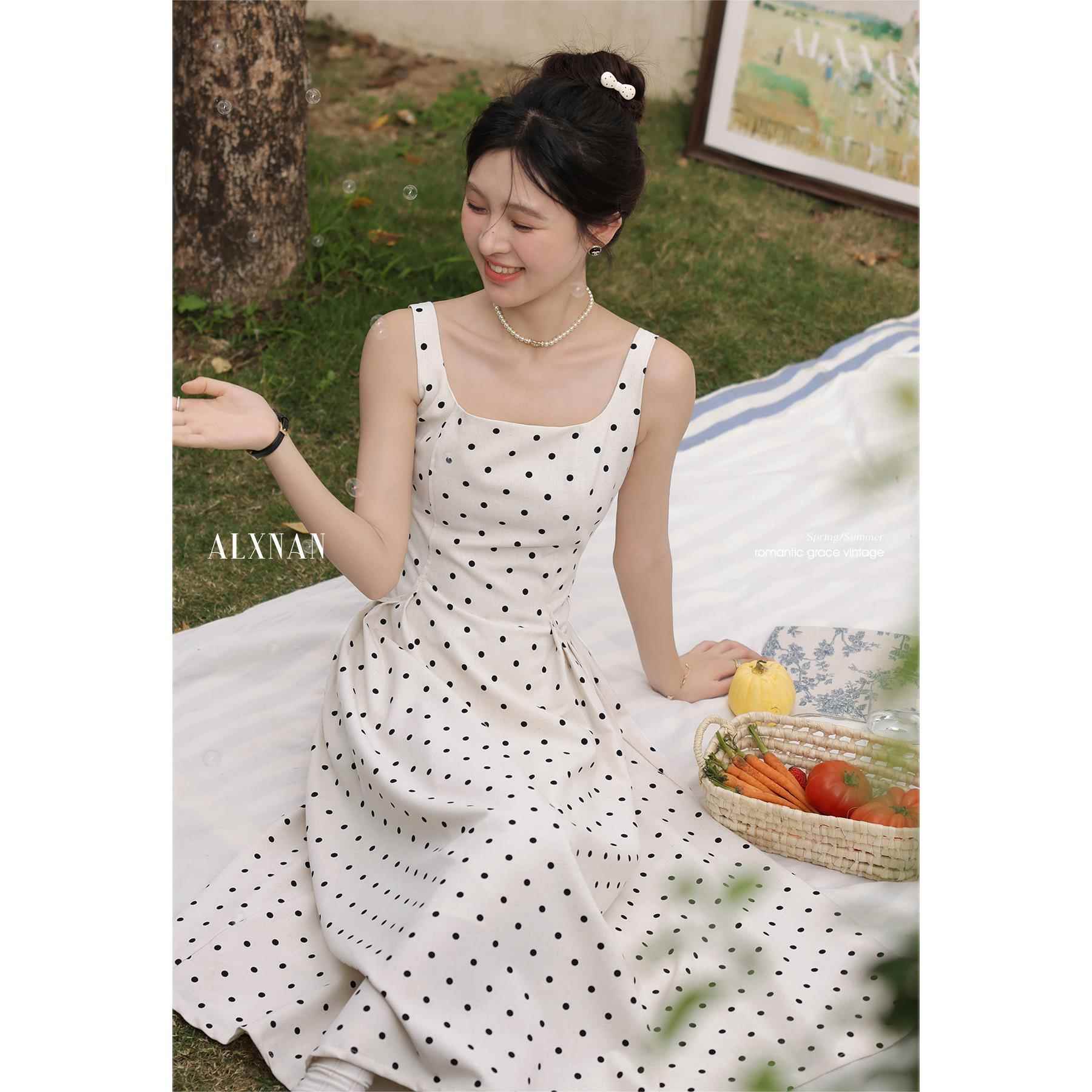 鹿向南「南法雅韵」法式波点连衣裙女夏收腰杏色吊带裙气质长裙子