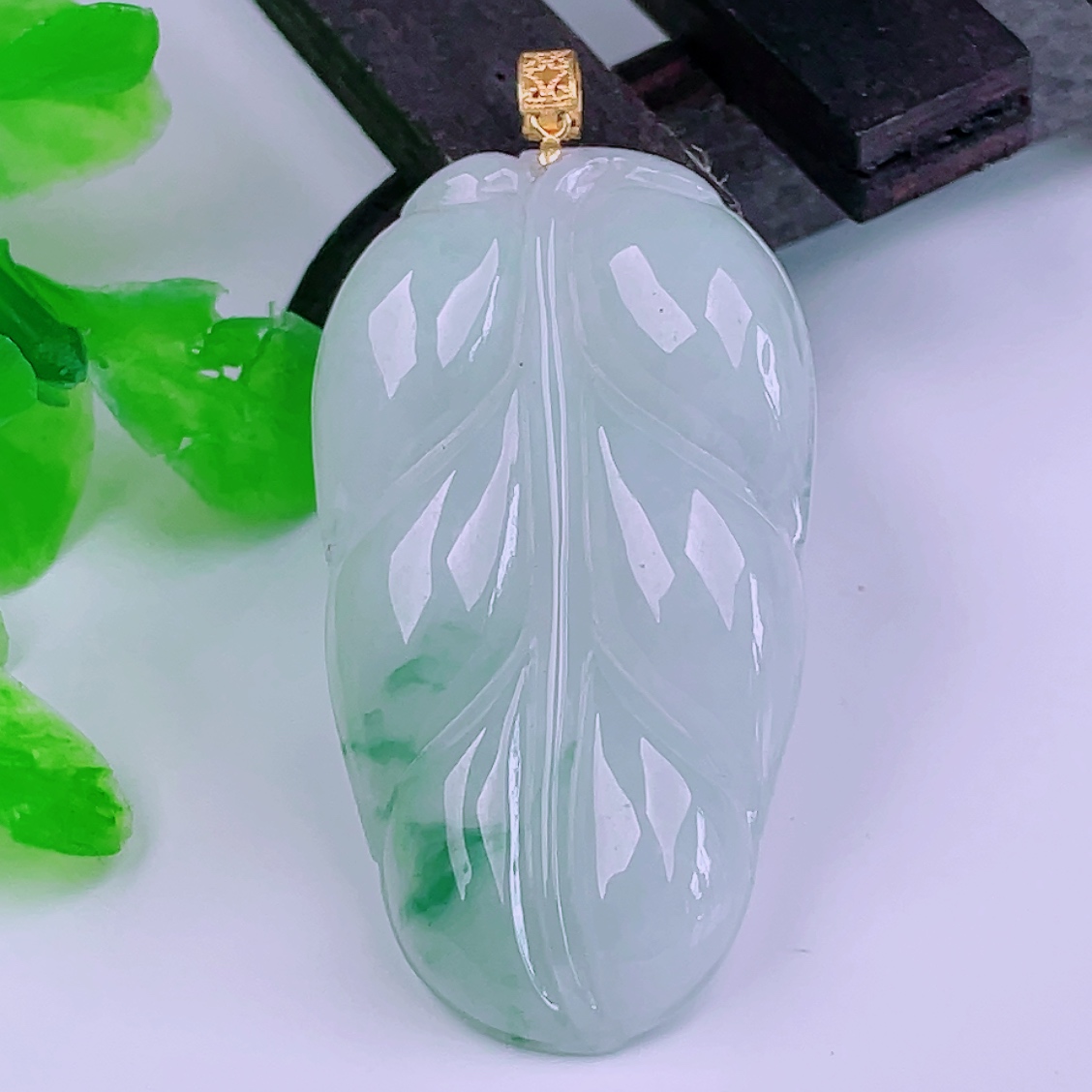 缅甸天然真品翡翠18k金扣头冰种飘绿花高端闪拍金枝玉叶玉石吊坠