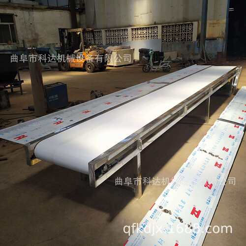 白色PVC带分拣输送机XWZF爬楼上下货输送机平辊带式输送机