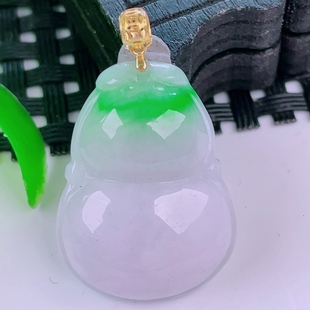 天然真品翡翠 3.45g 冰润细腻18k金扣飘阳绿飘阳色精雕葫芦吊坠