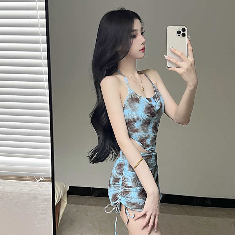 一件代发纯欲风保守平角遮肚显瘦小胸聚拢连体裙式游泳衣女泡温泉