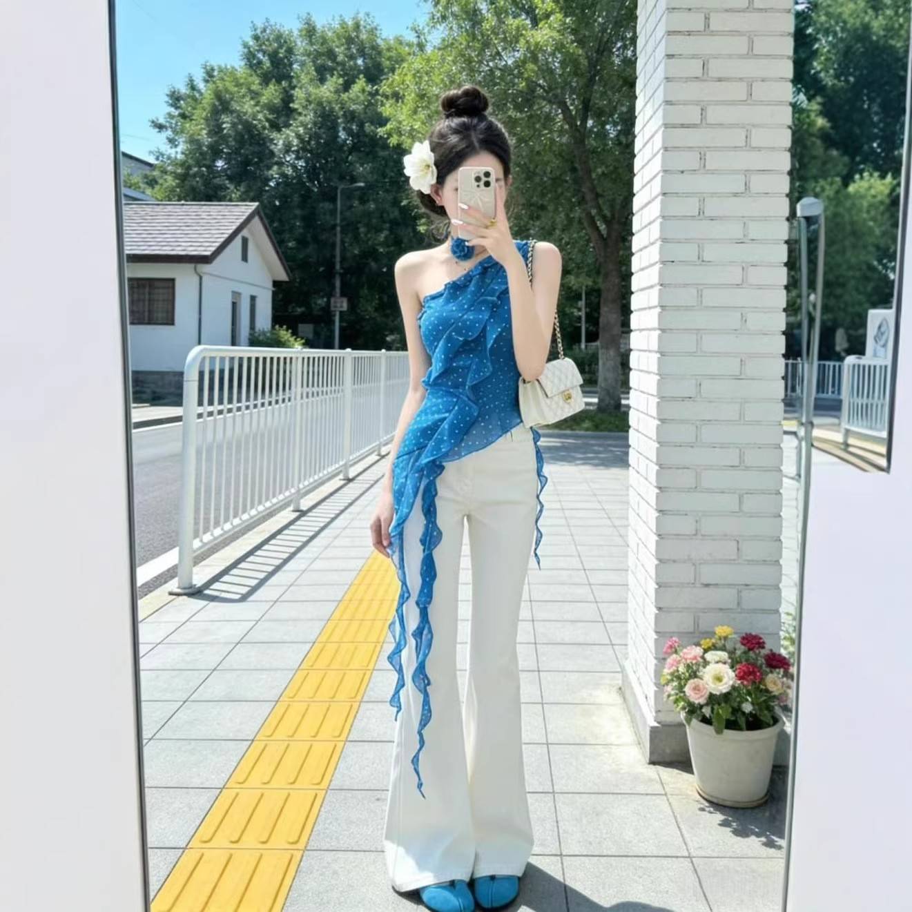 法式不规则波点荷叶边上衣修身休闲裤两件套女带露肩袖雪纺衫套装