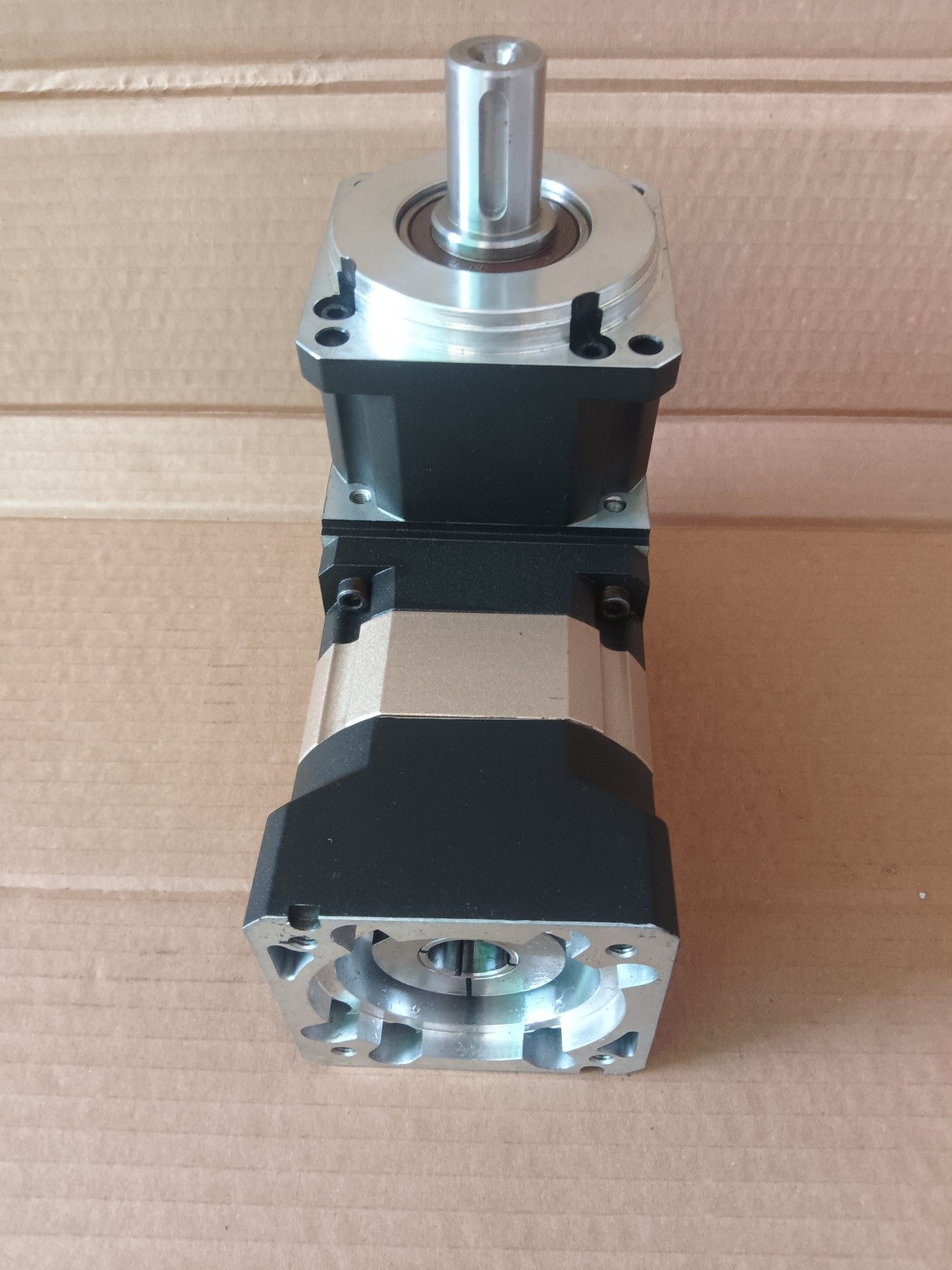 750w湖北行星减速机：速比1/10∥KVX85一10［输入