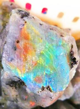 天然彩色拉长石原石 原矿物彩月光石8--12厘米饰品摆件雕刻料